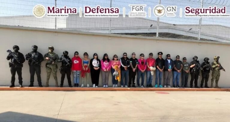 Detienen a 14 personas y liberan a persona privada de la libertad tras cateos en Veracruz y Boca del Río