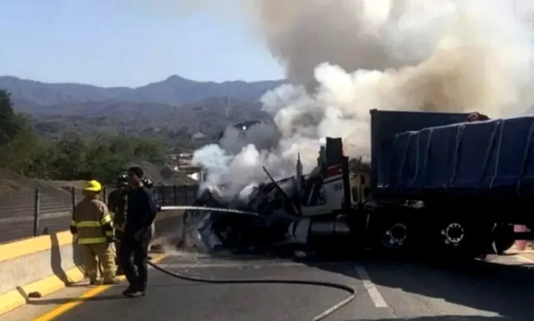 Nos quemaron más de 200 trailers y murieron 6 choferes, acusan transportistas de Amotac; anuncian bloqueos en todo el país👇