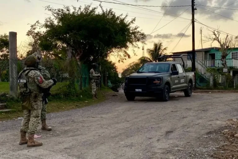 Enfrentamiento entre civiles y policías genera pánico entre asistentes a un funeral al norte de #Veracruz.