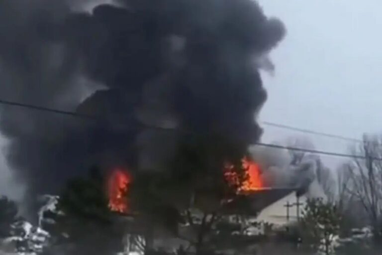 Se registra explosión en iglesia de Nueva York; hay heridos.