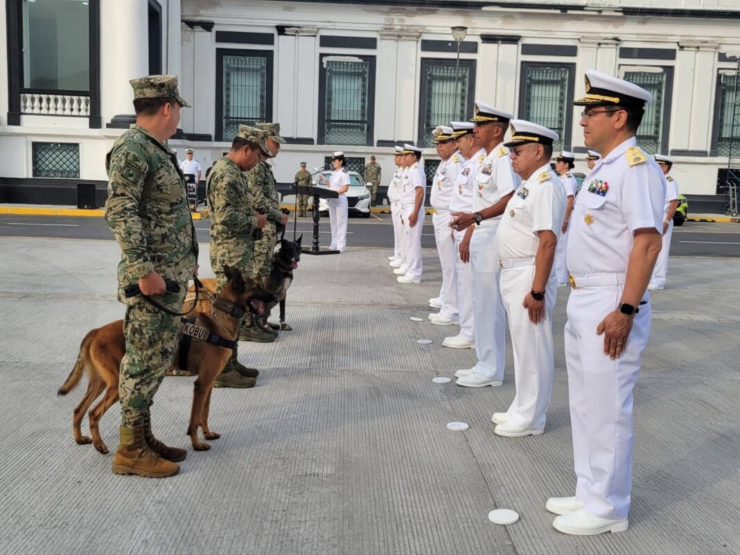 ¡SE RETIRAN CÓMO TODOS UNOS HÉROES! SEMAR REALIZA CEREMONIA DE RETIRO A TRES CANES, EN VERACRUZ