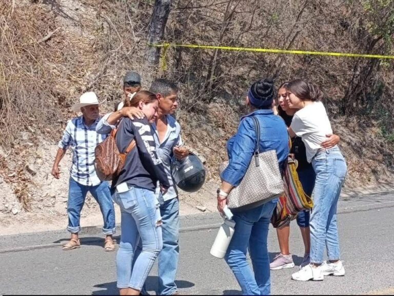 Fatal explosión en Puerto Vallarta durante labores de demolición deja un muerto y un herido