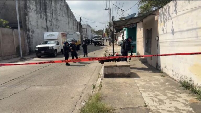 Balean a 2 personas en las Colonia insurgentes de Minatitlán