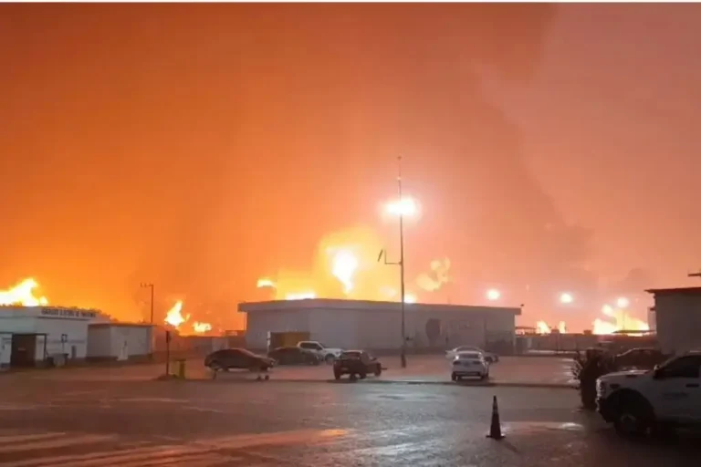 Incendio en refinería Dos Bocas en Tabasco