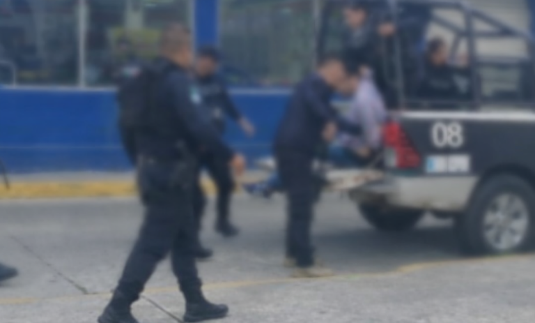 Presunto asalt@nte arroll@ a policía y desata persecución en Las Choapas