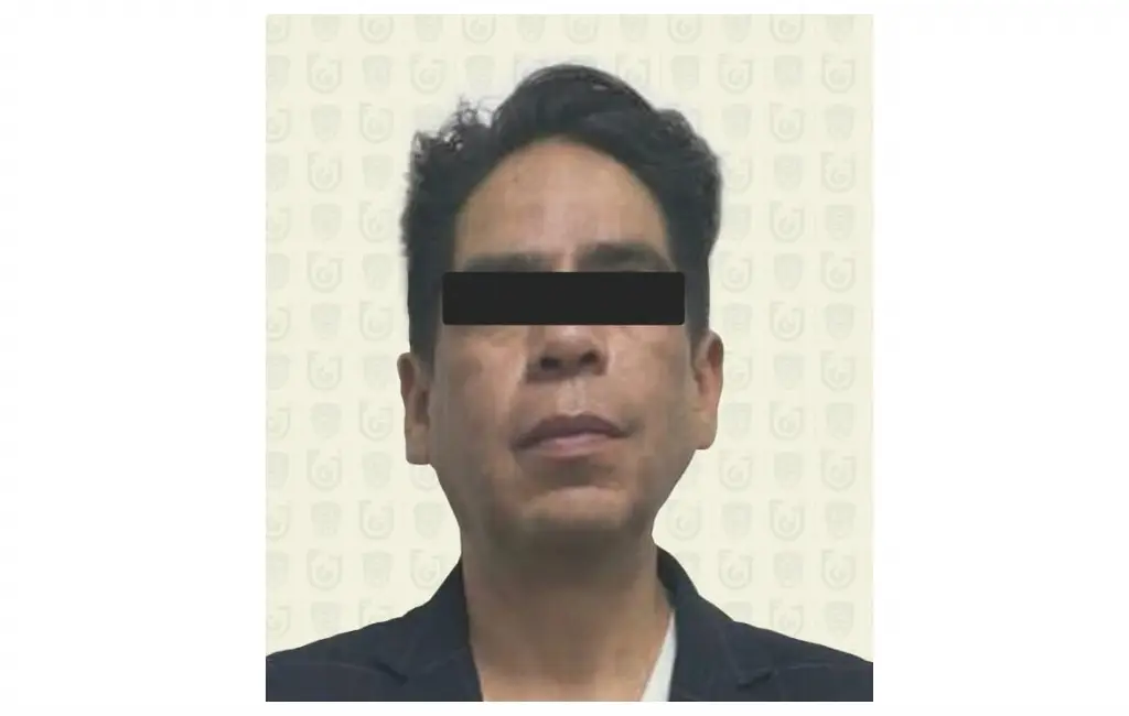 A prisión maestro que grabó debajo de la falda de una alumna de bachillerato