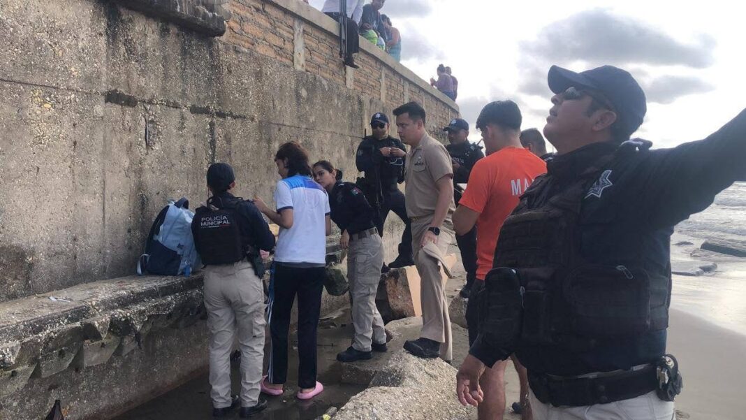 SE AHOG4 ESTUDIANTE DE COSOLEACAQUE, SU AMIGA FUE RESCATADA.