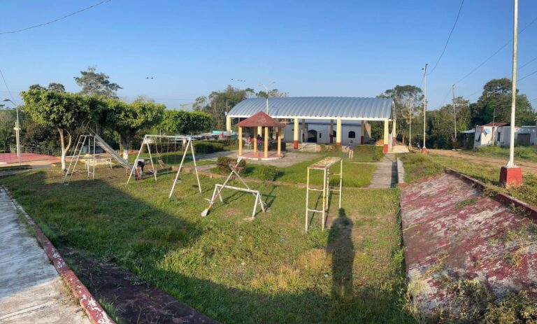 Ayuntamiento de Soconusco realiza trabajos de mantenimiento y rehabilitación en el ejido Benito Juárez