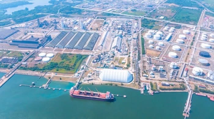 Marina revela que buque hizo vertimiento ilegal de petróleo en Coatzacoalcos; identifican 3 fuentes de derrame