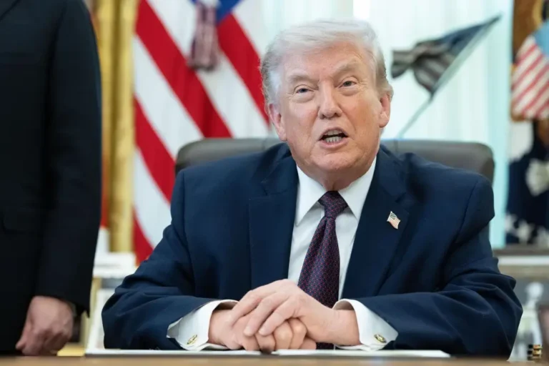 Trump afirma que Irán le ha pedido un alto el fuego y que lo considerará si reabre Ormuz