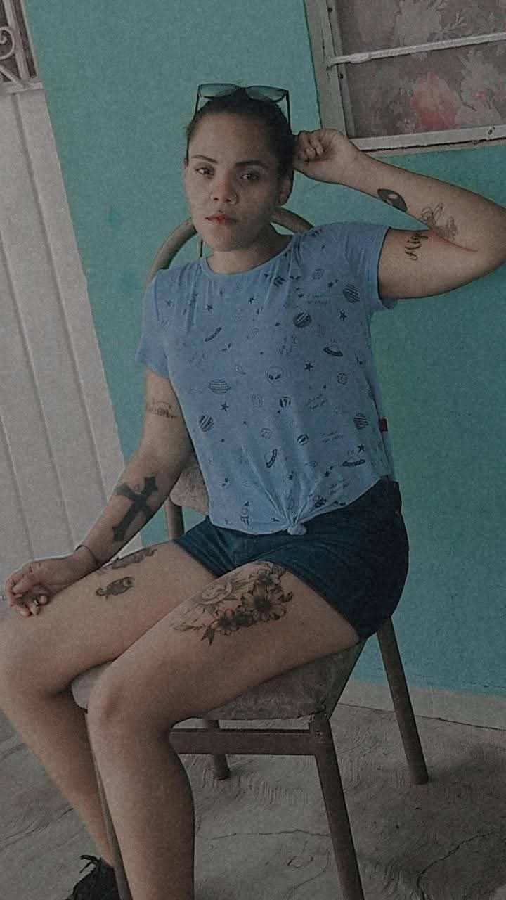 ¡NOCHE DE TERROR EN MINATITLÁN! EJECUTAN A “LA TATUADORA” EN PLENA CALLE