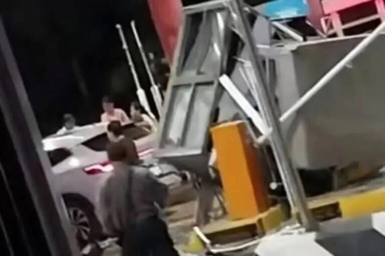 Se queda en prisión chofer de tráiler que se estrelló en caseta de La Antigua