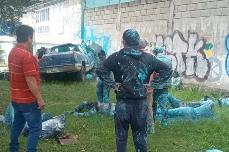Camioneta se estrella en Banderilla y deja 8 heridos