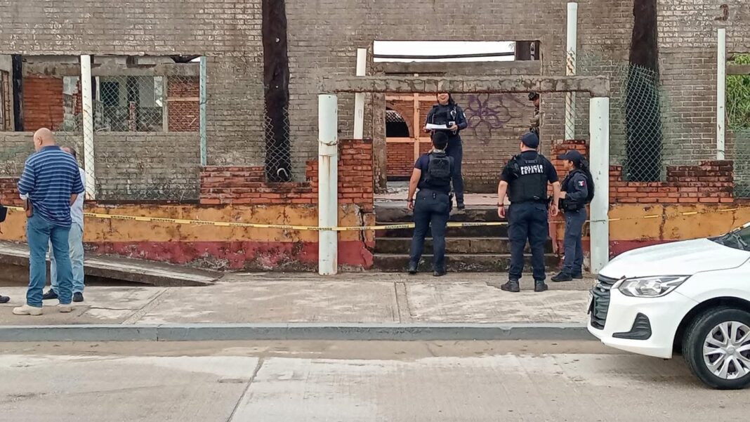 Localizan cuerpo de masculino sin vida en inmueble abandonado del malecón costero