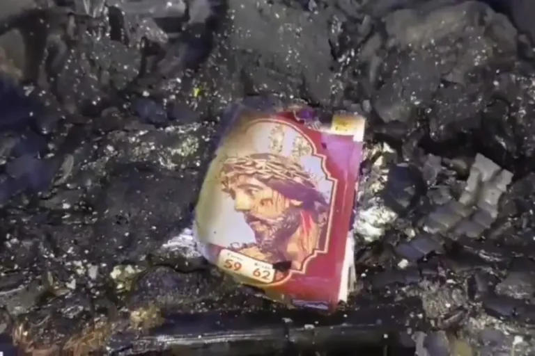 Muere calcinada en incendio de su casa; sus imágenes religiosas quedan intactas