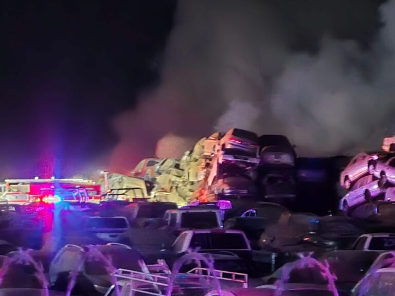 Se incendia pensión de vehículos de Fiscalía de #Sinaloa que estaba siendo investigada