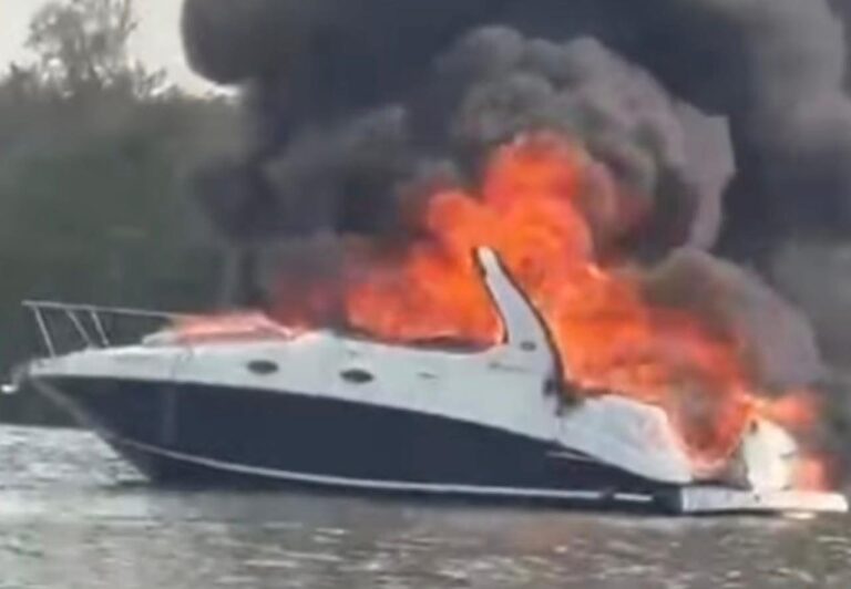 LUJOSO YATE QUE SE INCENDIÓ ESTE SÁBADO EN EL ESTERO SERÍA PROPIEDAD DEL DIPUTADO FEDERAL MORENISTA ZENYAZEN ESCOBAR