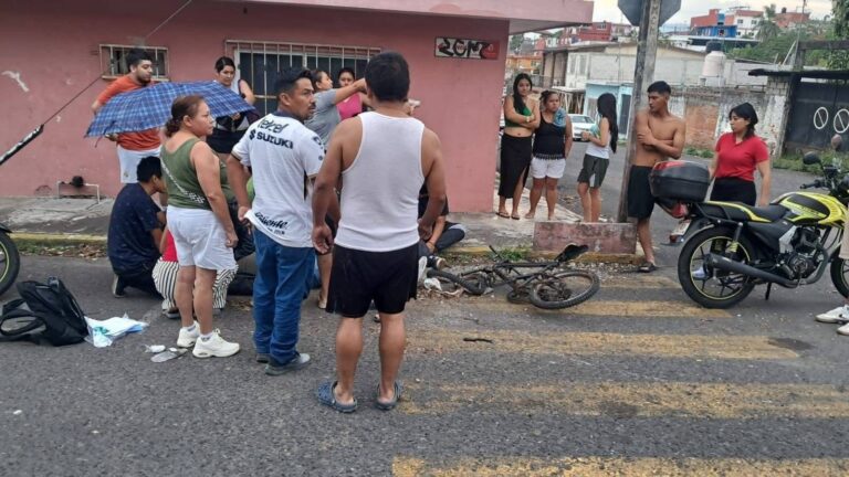 Brutal encontronazo deja a ciclista herido en plena colonia México
