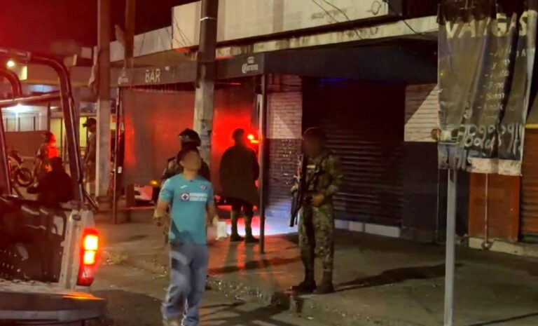 Celebración por triunfo del Cruz Azul termina en balacera dentro de un bar en Tihuatlán