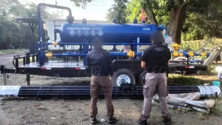 FGR asegura más de 256 mil litros de huachicol al norte de Veracruz; hay 12 detenidos